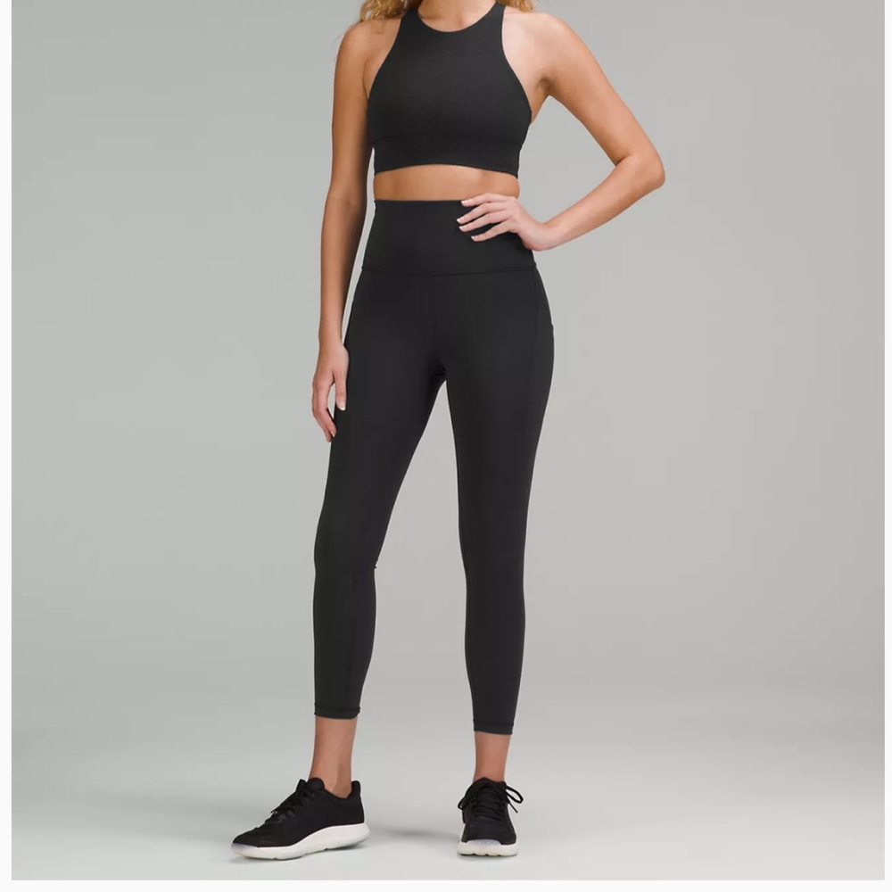 Lululemon Wunder Train High-Rise Tight 25’’ in Black.